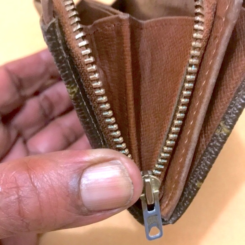 Louis Vuitton Monogram Portefeiulle Tresor with Gold Trim Edges - Picture 14 of 15